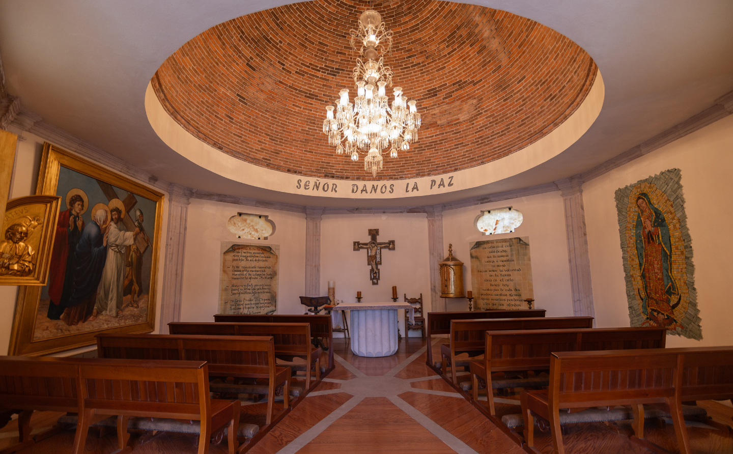 Capilla-colonial-con-cupula-casona-scaled