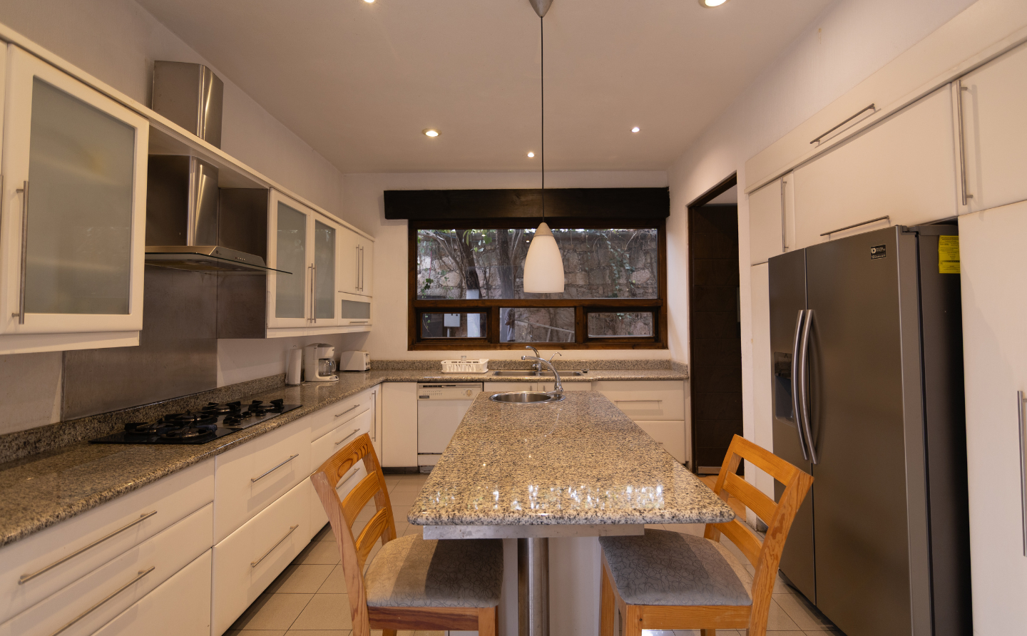 Cocina-majestuosa-casona-scaled