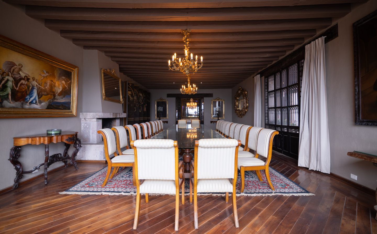 Comedor-colonial-majestuosa-casona-scaled