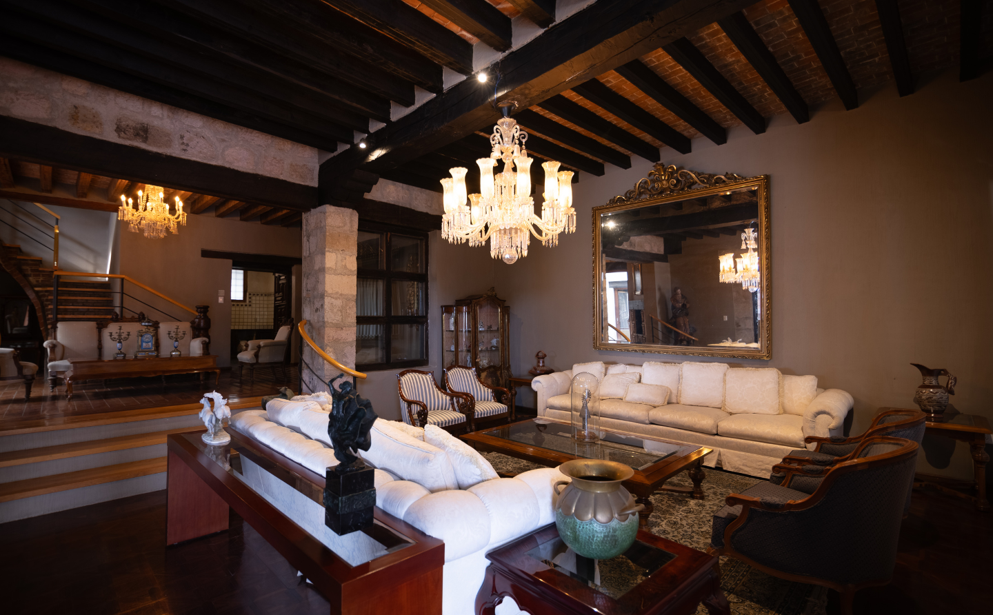Sala-estar-diseño-colonial-scaled