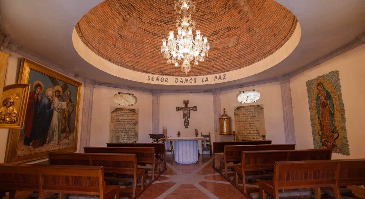 Capilla-colonial-con-cupula-casona-scaled