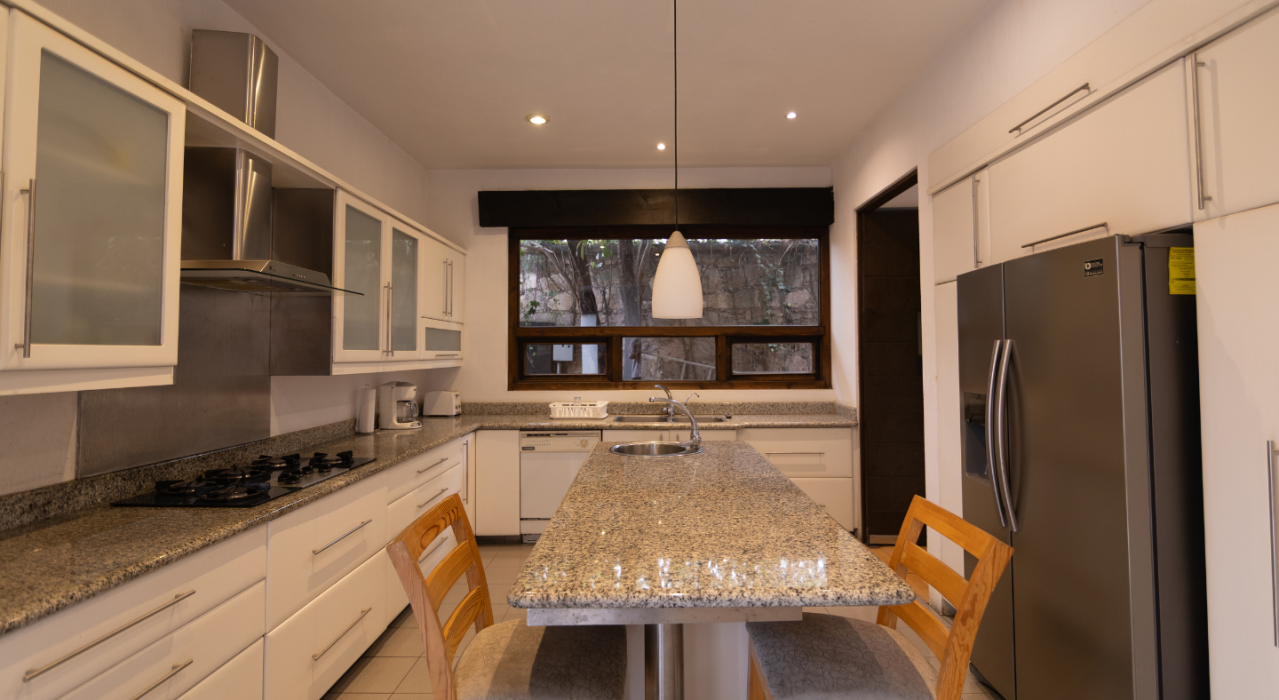 Cocina-majestuosa-casona-scaled