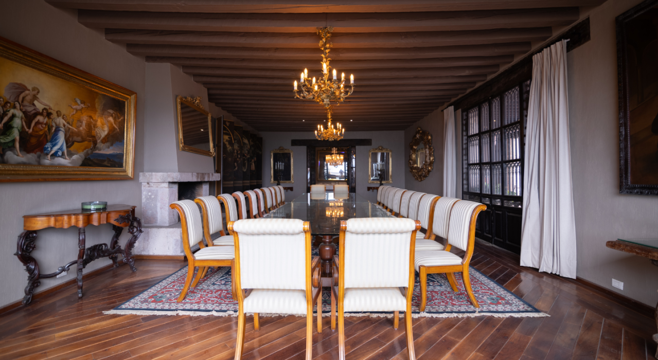 Comedor-colonial-majestuosa-casona-scaled