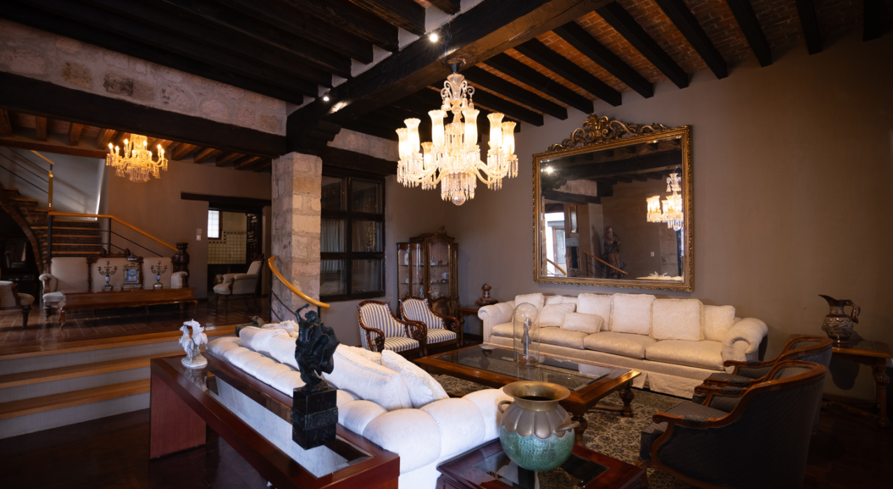 Sala-estar-diseño-colonial-scaled